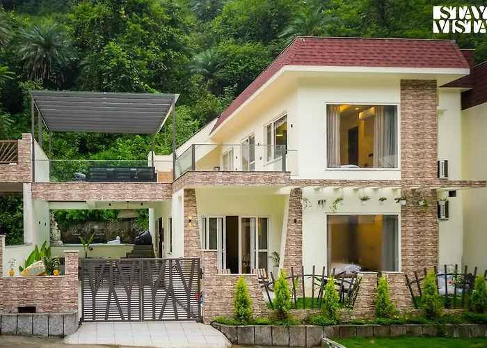 Stayvista At Villa Vaari With Pvt Pool & Gazebo Dehradun